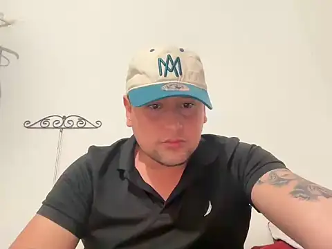 Snapshot of Oscar6867 chatting on February 27, 7:19 am Oscar6867 online show from February 27, 7:19 am