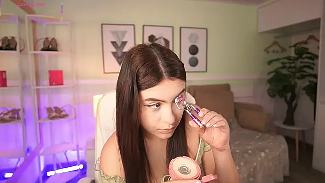 MandyCollins online show from April 17, 11:57 am