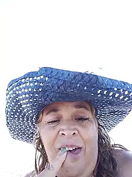 momismilf544 online show from April 2, 6:27 pm