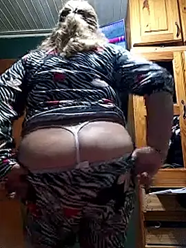 momismilf544 online show from April 8, 4:12 am