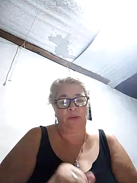 momismilf544 online show from April 11, 11:31 pm