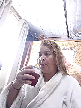 momismilf544 online show from June 2, 3:36 pm