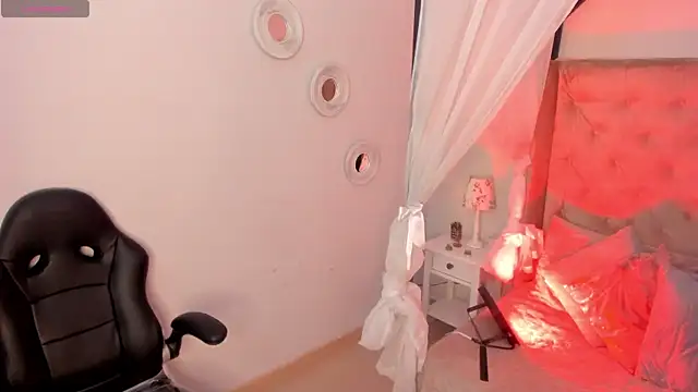 Raven Dooll online show from March 26, 10:15 pm