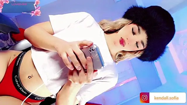 Snapshot of Sophiaa_doll_ chatting on April 24, 4:15 am Sophiaa doll online show from April 24, 4:15 am