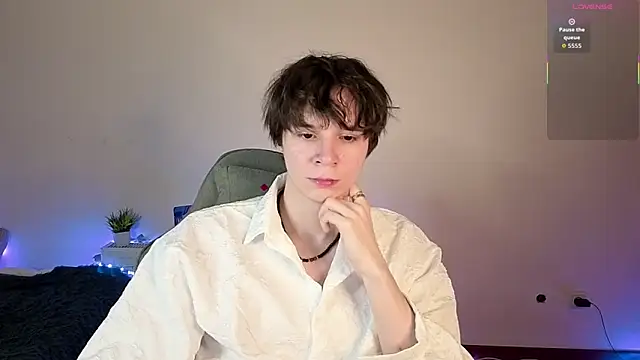 Snapshot of AnthonyCuutie chatting on June 4, 4:57 pm AnthonyCuutie online show from June 4, 4:57 pm