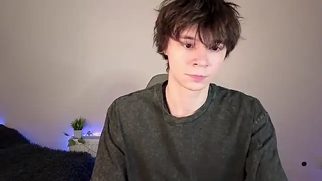 Snapshot of AnthonyCuutie chatting on June 15, 7:54 am AnthonyCuutie online show from June 15, 7:54 am