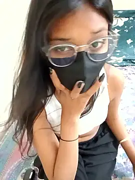 MAYA BED GIRL online show from March 30, 5:36 pm