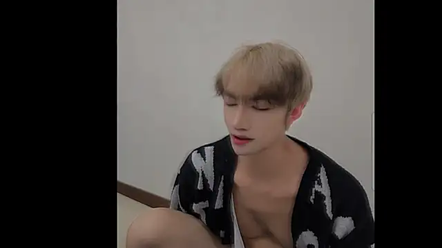 Snapshot of bigbigtop20 chatting on March 2, 8:32 am bigbigtop20 online show from March 2, 8:32 am