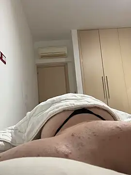 GloriaKariolaki online show from April 18, 4:33 pm