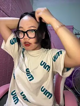 Leeeeiu online show from March 2, 7:10 pm