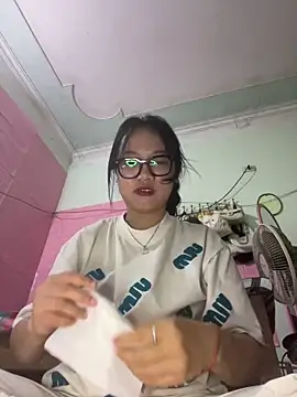 Leeeeiu online show from March 31, 3:23 pm