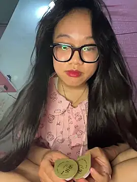 Leeeeiu online show from April 11, 3:27 pm