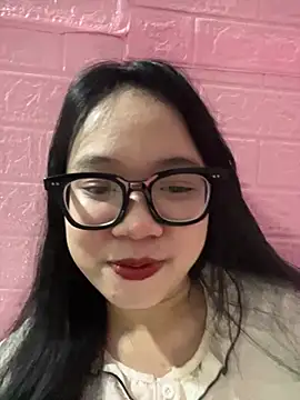 Leeeeiu online show from May 22, 3:28 pm
