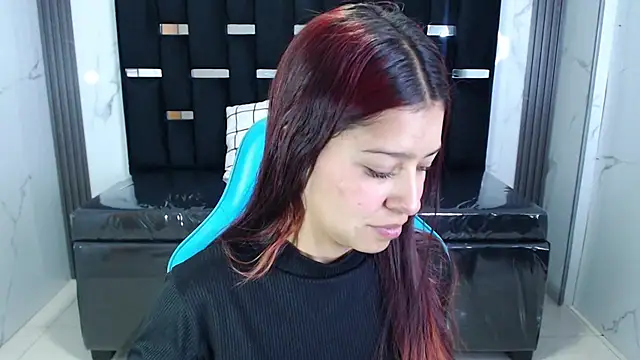 Snapshot of Sophirose_a chatting on March 6, 12:01 pm Sophirose a online show from March 6, 12:01 pm
