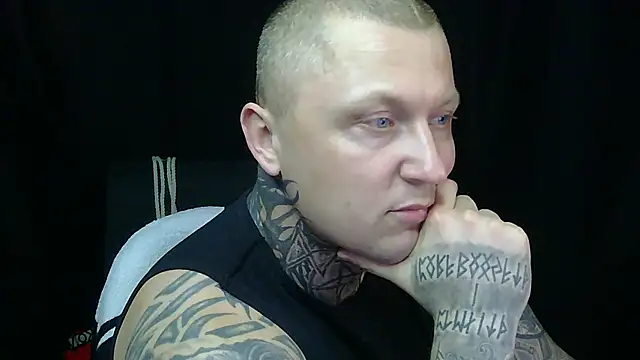 devilWithTats online show from June 1, 1:57 pm