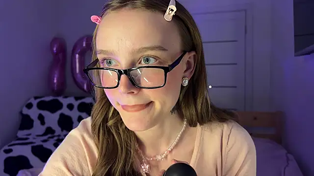 Lolatatee online show from March 27, 7:57 pm