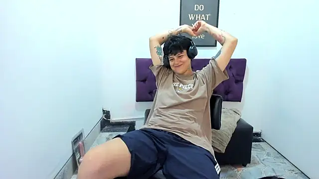 Snapshot of TomBoy_Natali chatting on May 6, 2:51 am TomBoy Natali online show from May 6, 2:51 am