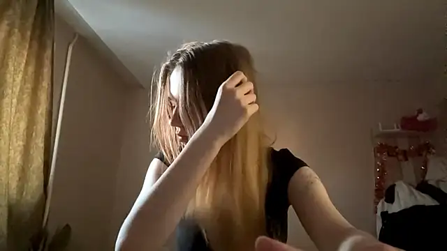 LeomaJee online show from March 23, 2:10 pm