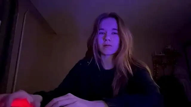 LeomaJee online show from April 5, 6:05 pm