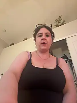 Snapshot of bratbabyannax chatting on April 25, 1:52 am bratbabyannax online show from April 25, 1:52 am
