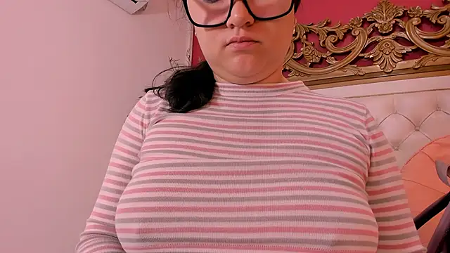 Snapshot of AllyRoux chatting on April 29, 11:58 am AllyRoux online show from April 29, 11:58 am