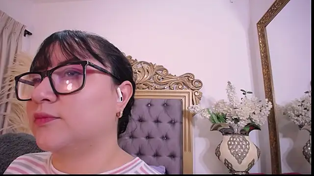 Snapshot of AllyRoux chatting on June 1, 5:36 pm AllyRoux online show from June 1, 5:36 pm