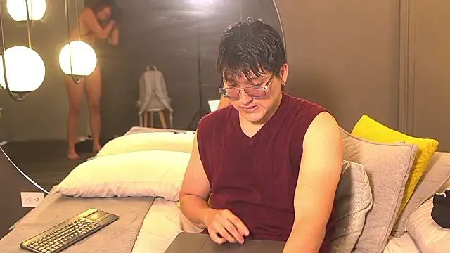 Mia and Belmonth online show from March 25, 6:47 pm