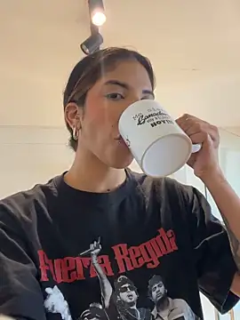 VioletaHills  online show from April 2, 1:31 pm