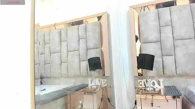 Titan Moreno  online show from April 18, 1:37 pm