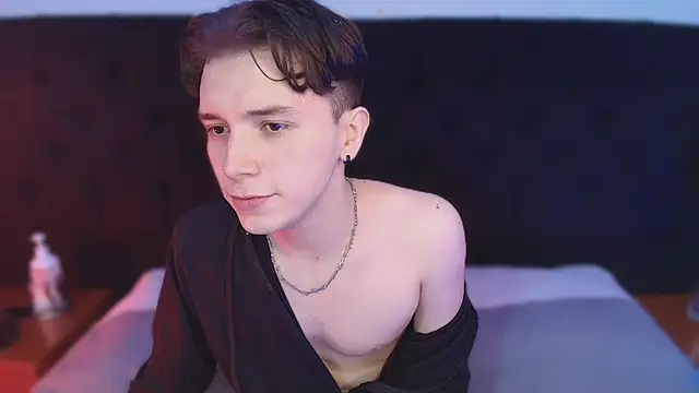 hollannd  online show from March 26, 3:17 pm