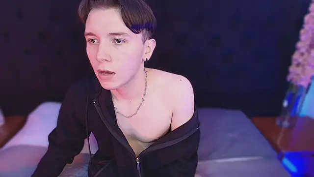 hollannd  online show from March 27, 4:18 pm