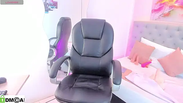 naomy jordan online show from April 12, 8:58 pm