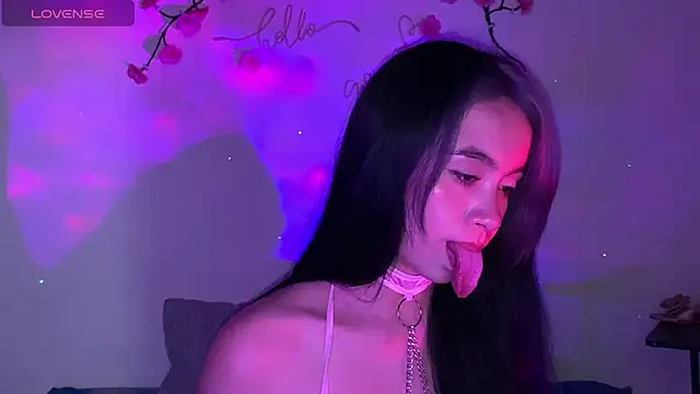 Snapshot of sweet_molly420 chatting on May 15, 11:23 pm sweet molly420 online show from May 15, 11:23 pm