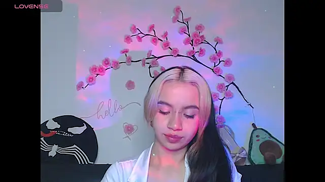 Snapshot of sweet_molly420 chatting on June 18, 9:14 am sweet molly420 online show from June 18, 9:14 am