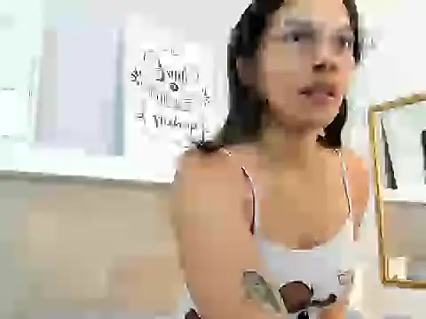 EmmaSanchez  online show from April 4, 8:28 pm