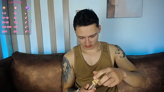 Snapshot of DIEGO_JONES chatting on June 19, 1:04 pm DIEGO JONES online show from June 19, 1:04 pm