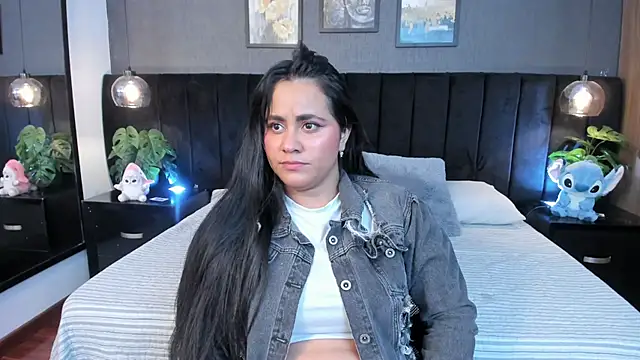 Snapshot of alejandra__garcia chatting on July 4, 3:35 am alejandra garcia online show from July 4, 3:35 am