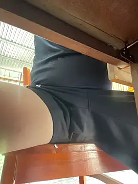 hoang15075 online show from April 2, 7:17 am