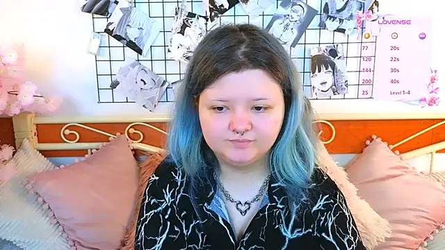 Snapshot of Lunaar_ chatting on May 19, 5:58 am Lunaar online show from May 19, 5:58 am