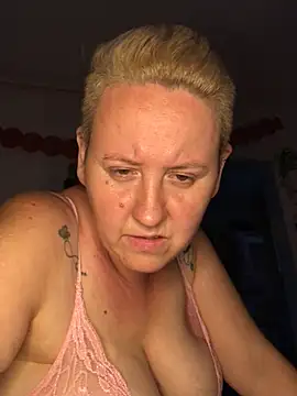 Snapshot of SofiaAmour chatting on July 19, 6:33 pm SofiaAmour online show from July 19, 6:33 pm