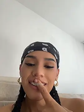 Mia-villalobos online show from July 15, 2:22 pm
