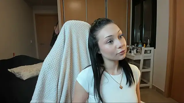 AlexaRayJoel online show from April 16, 8:26 am