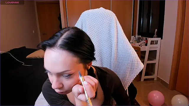 AlexaRayJoel online show from April 19, 8:35 am