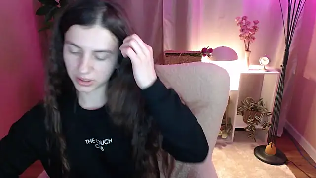 MistyBree online show from April 6, 8:37 am