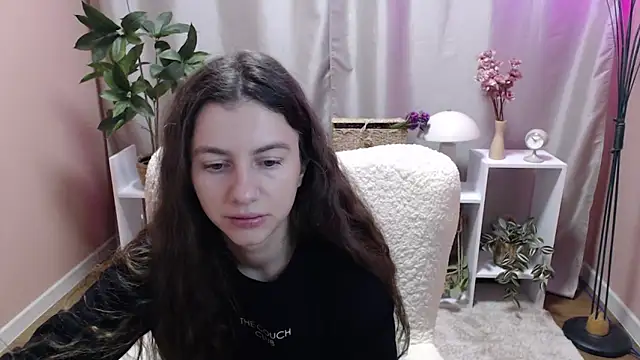 MistyBree online show from April 10, 8:08 am