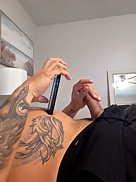 Snapshot of DoggiiDick chatting on February 28, 6:31 pm DoggiiDick online show from February 28, 6:31 pm