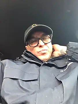 Snapshot of DoggiiDick chatting on March 2, 8:59 pm DoggiiDick online show from March 2, 8:59 pm