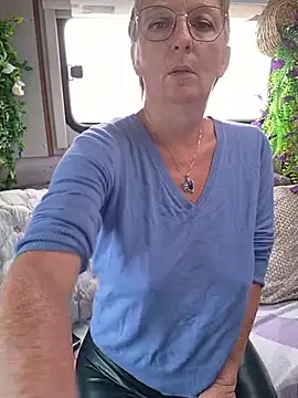 lescoquinsdu40 online show from June 2, 8:49 am