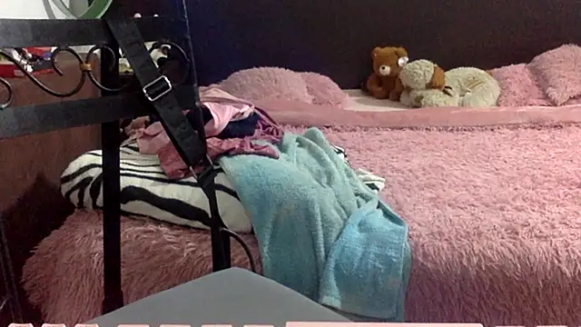 mommy-Milf online show from April 15, 1:56 am