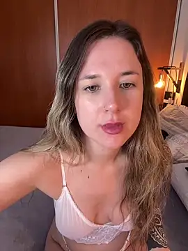 Snapshot of soytina_virtuall chatting on April 9, 2:44 pm soytina virtuall online show from April 9, 2:44 pm